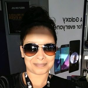 Meet your Posher, Juanita